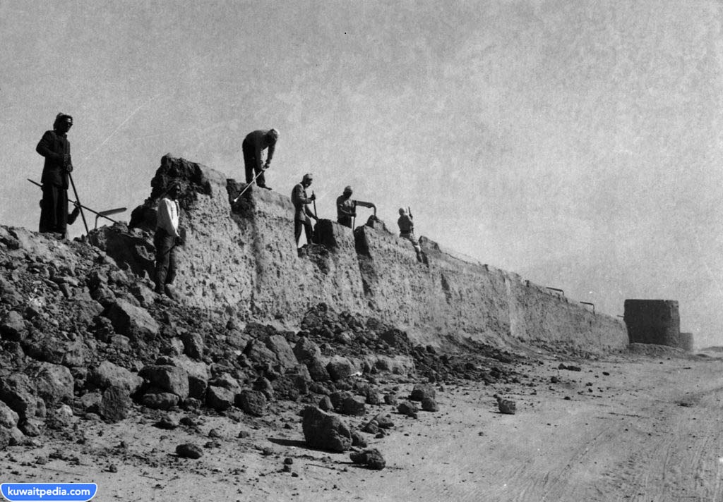 كم عدد بوابات سور الكويت الثالث
