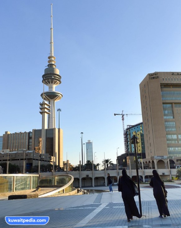 التسوق من المجمع التجاري الموجود