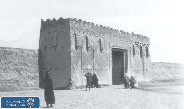 متى تم بناء سور الكويت الاول